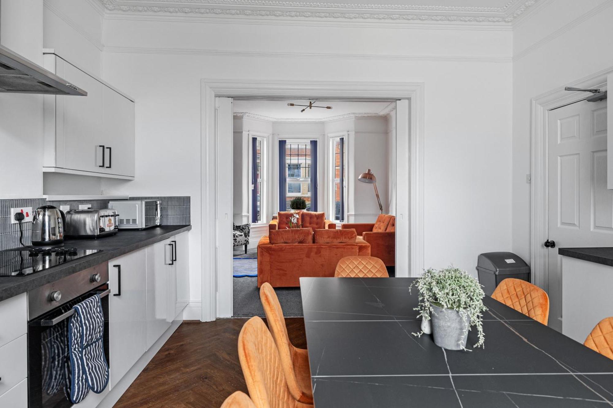 Fabulous House In Apartment *